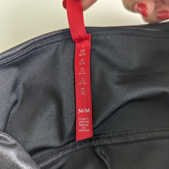 Spanx Faux Leather Moto Leggings. Size M - Picture 6 of 6